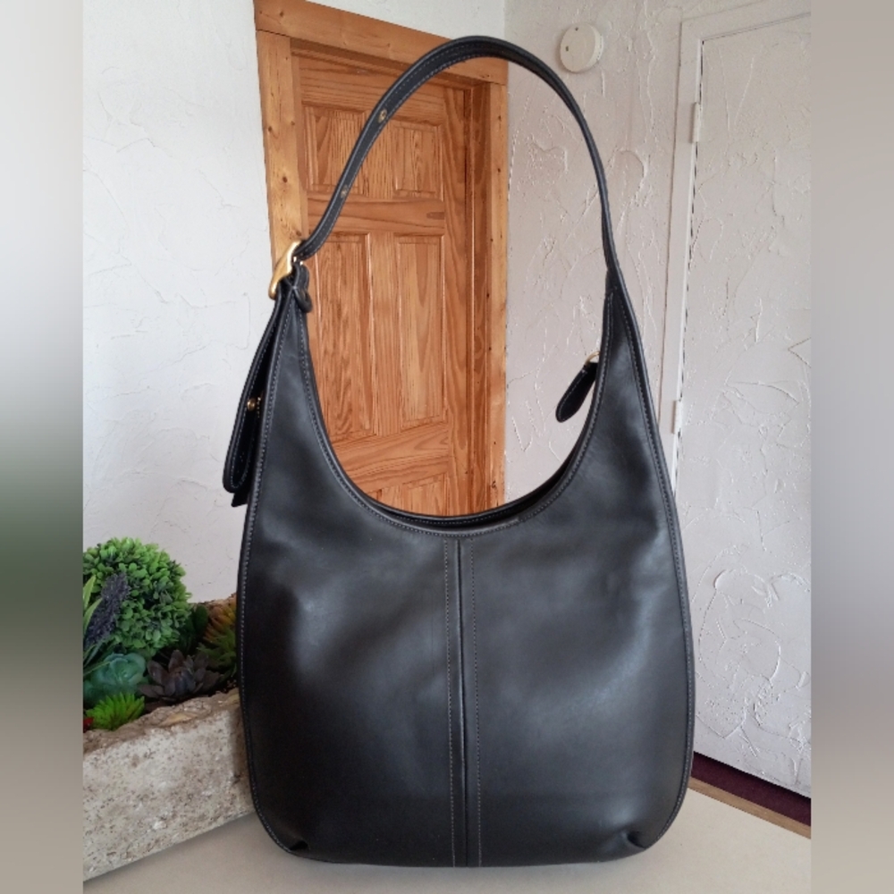 Coach: The Coach Originals Large, Ergo Shoulder Bag 33, Black - Picture 5 of 16